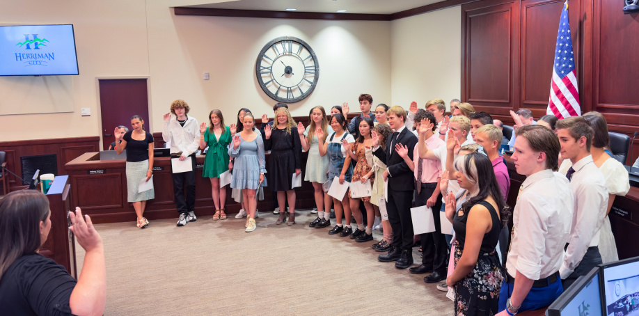 Image of Youth Council members taking the oath of office